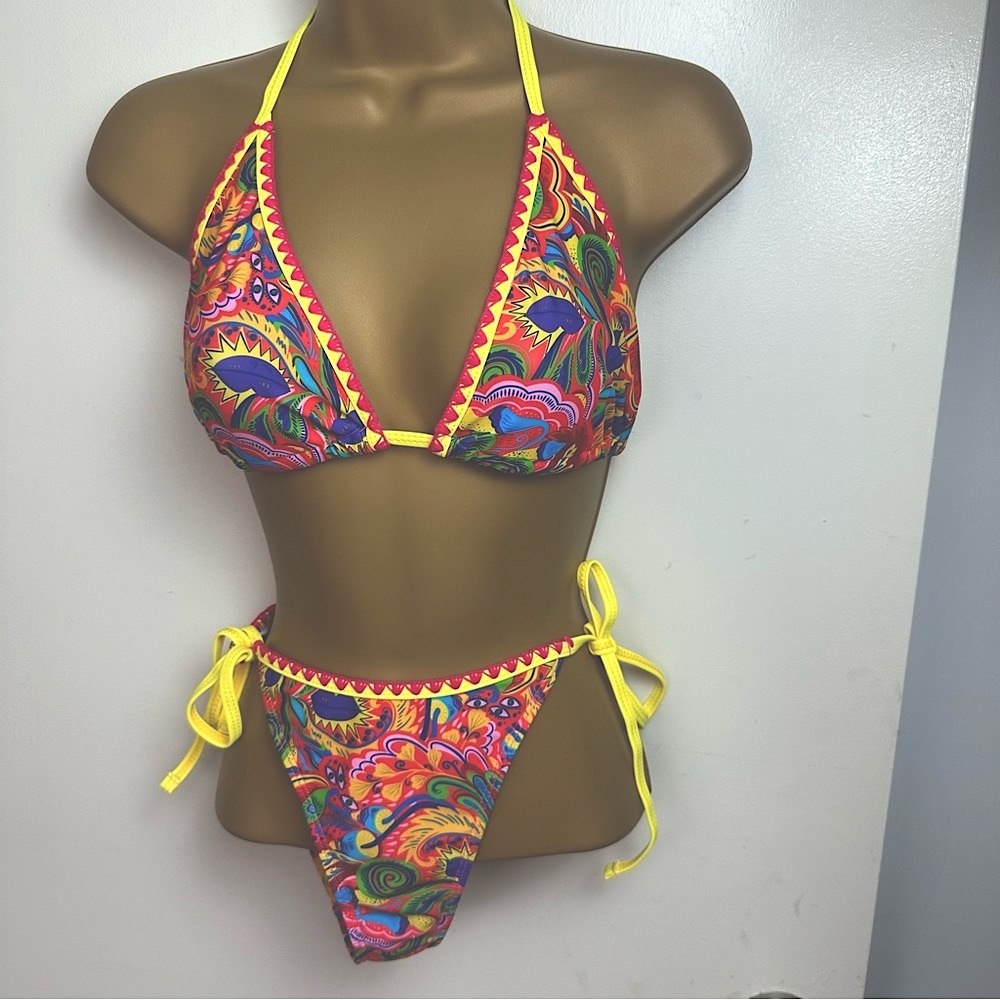 Red Multicolored Pop Art Lips Eyes Hearts Cheeky Top & TieSide Bikini Set NWOT M